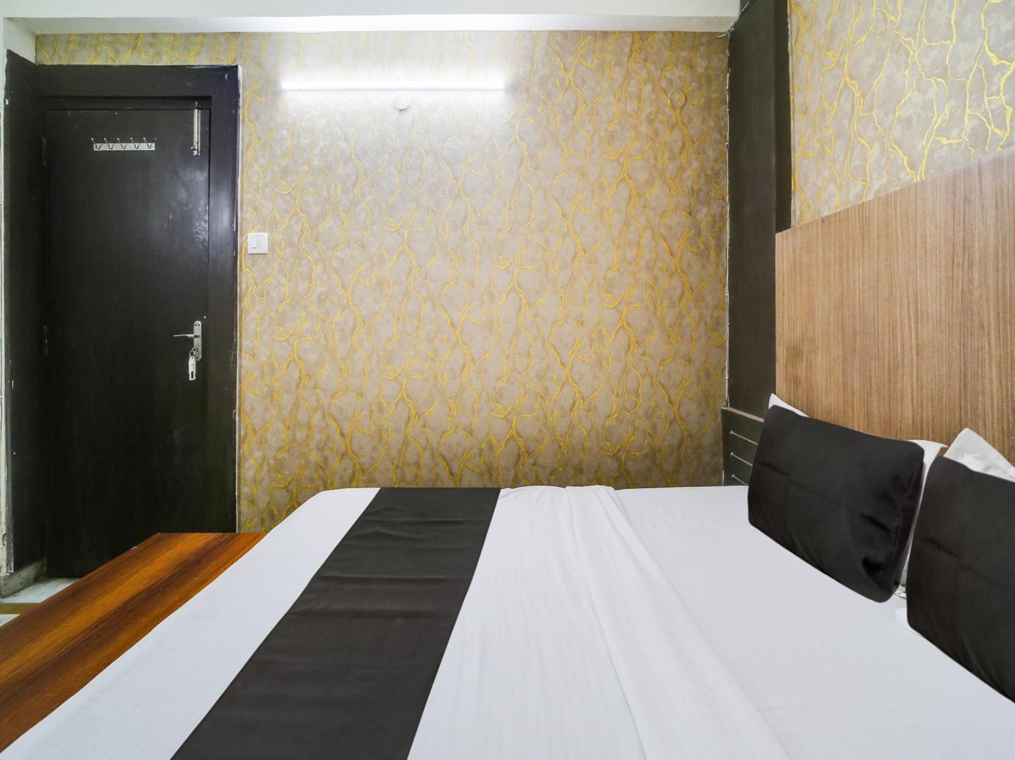 Super Hotel O The Surbhi Бхопал Екстер'єр фото